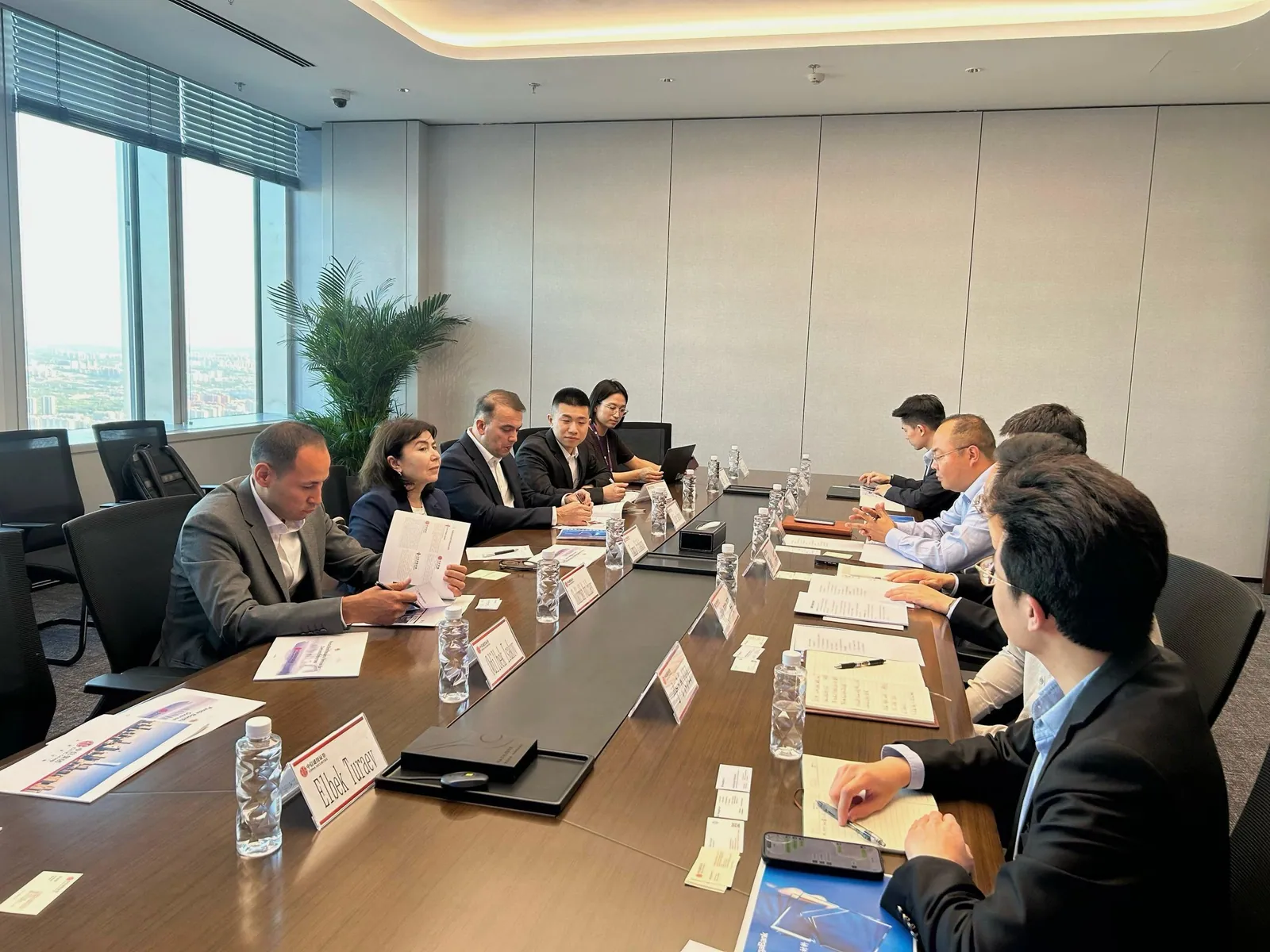 Delegation meeting with a Chinese financial institution