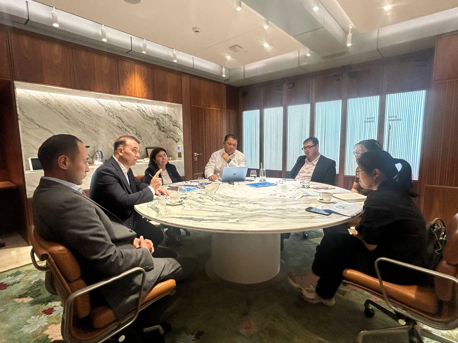 Working session with international investors
